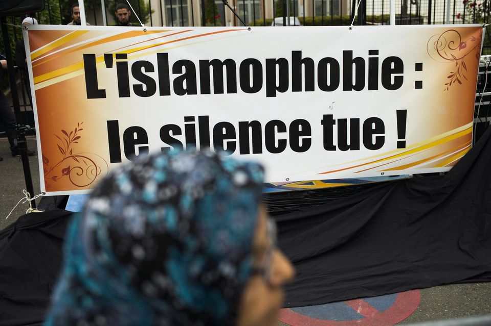 AGRESSION ISLAMOPHOBE D’UNE JEUNE MUSULMANE À ANDERLUES